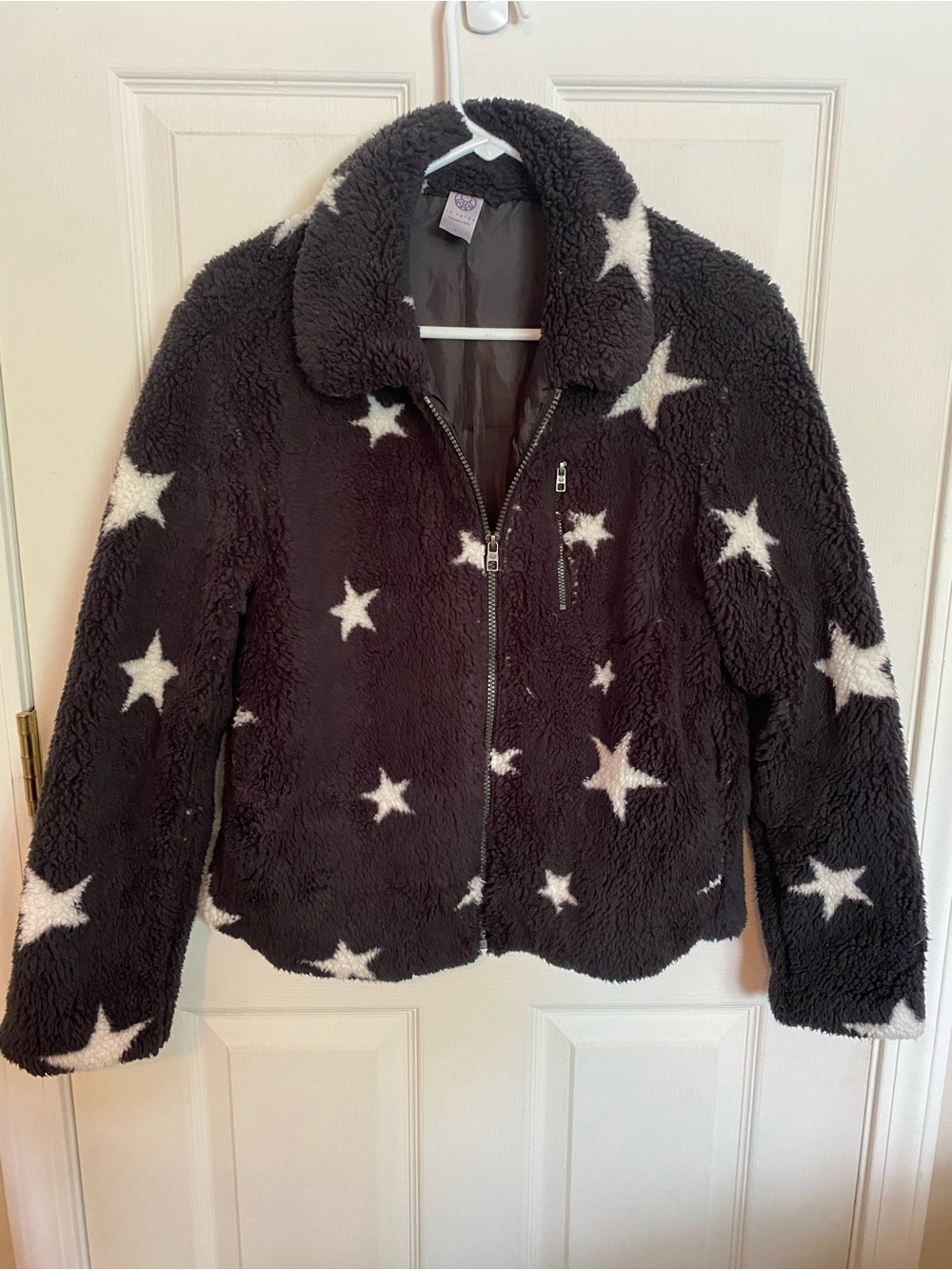 Te Verde Black Sherpa Jacket with White Star Print - Picture 1 of 3